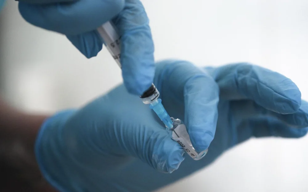 В ФМБА разработают вакцину против аллергии к пыльце амброзии