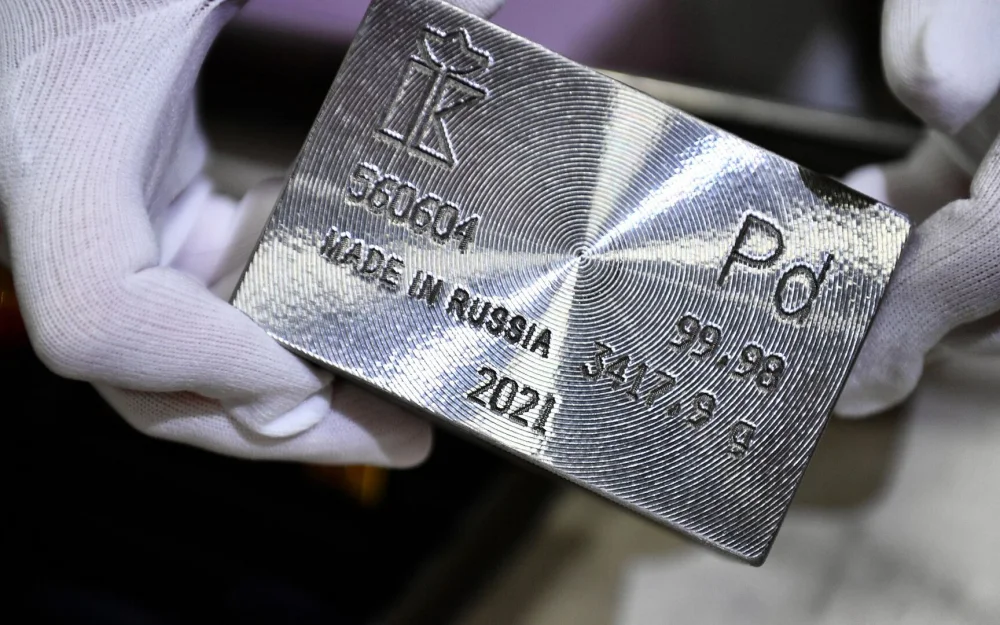 Россия в сентябре втрое сократила экспорт палладия в ЕС