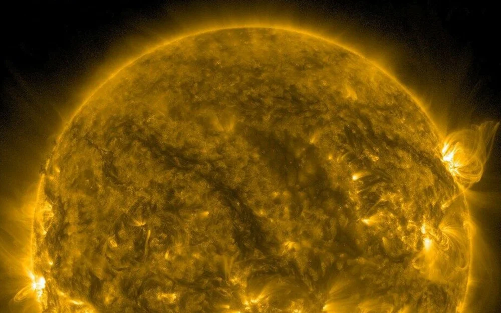 Ученые сообщили о сильных вспышках на Солнце