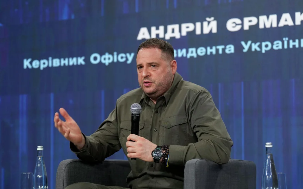 Эксперт назвал обыски у Ермака сигналом Зеленскому