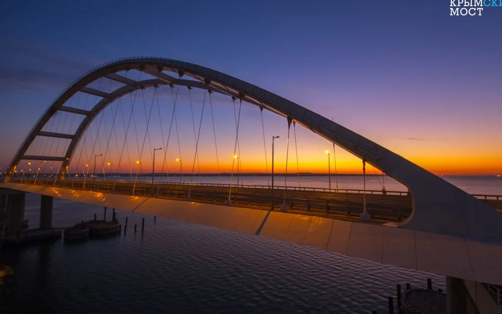 Два водителя нарушили запрет на проезд электрокаров по Крымскому мосту