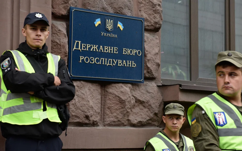 На западе Украины задержали полицейского, укравшего 400 тысяч долларов