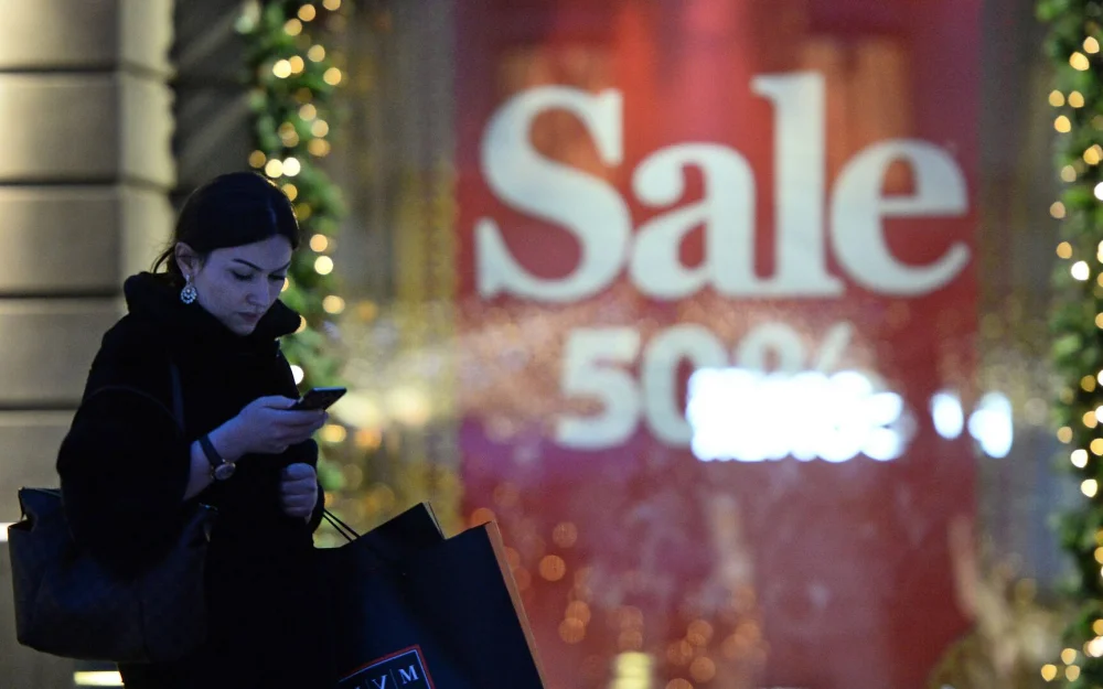 Опрос показал, как россияне относятся к ноябрьским распродажам