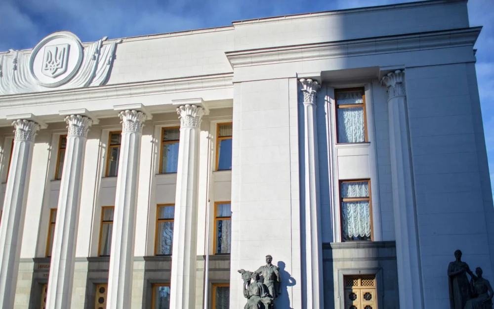 СМИ: депутаты партии Зеленского в Раде задумываются о выходе из фракции