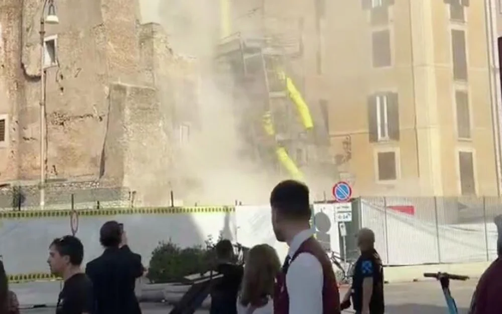 В Риме спасли рабочего, застрявшего под завалами обрушившейся башни