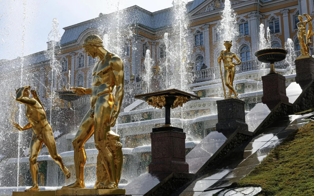 В Петергофе завершился сезон фонтанов