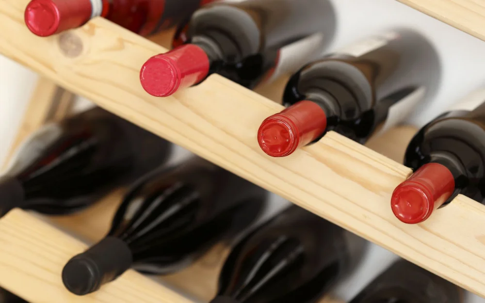 Минцифры планирует запустить эксперимент по продаже вина на маркетплейсах