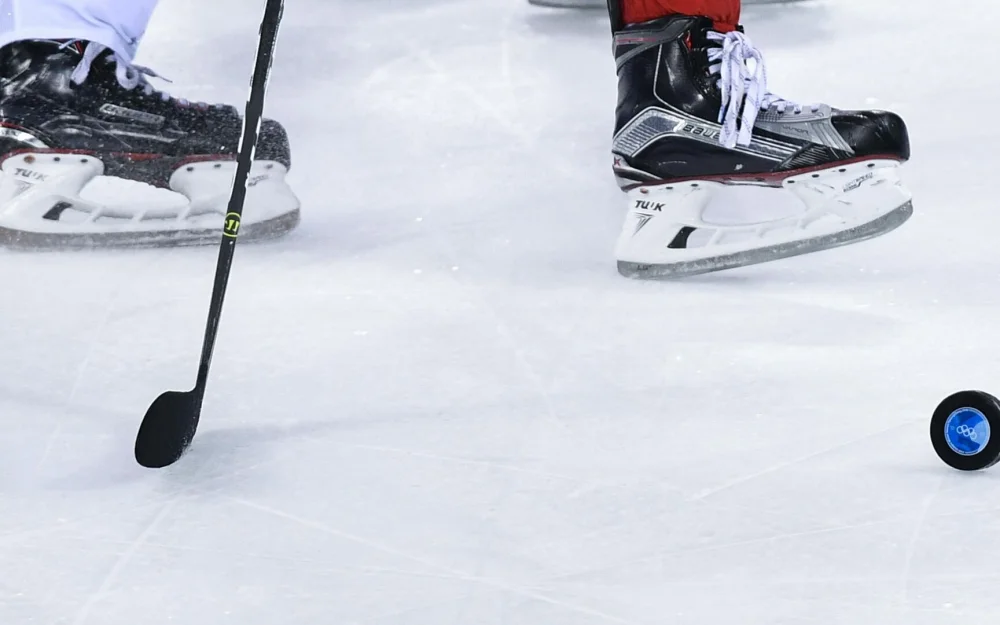 В Екатеринбурге хоккеист любительской команды умер через час после матча