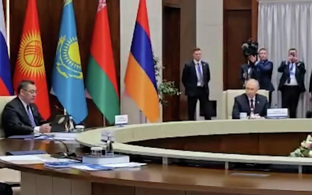 Путин в Бишкеке принимает участие в заседании саммита ОДКБ в узком составе