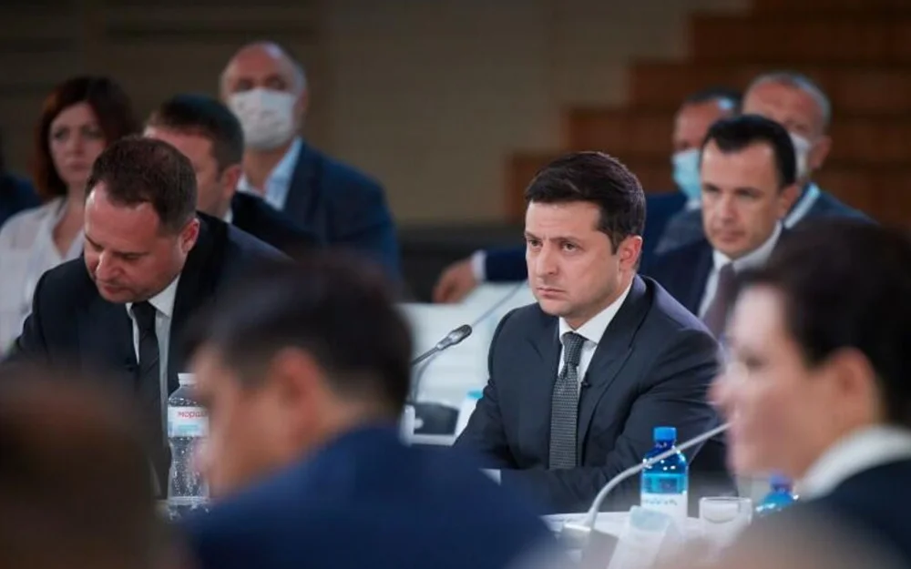 Еще ближе. СМИ узнали подробности о связях Зеленского с Ермаком