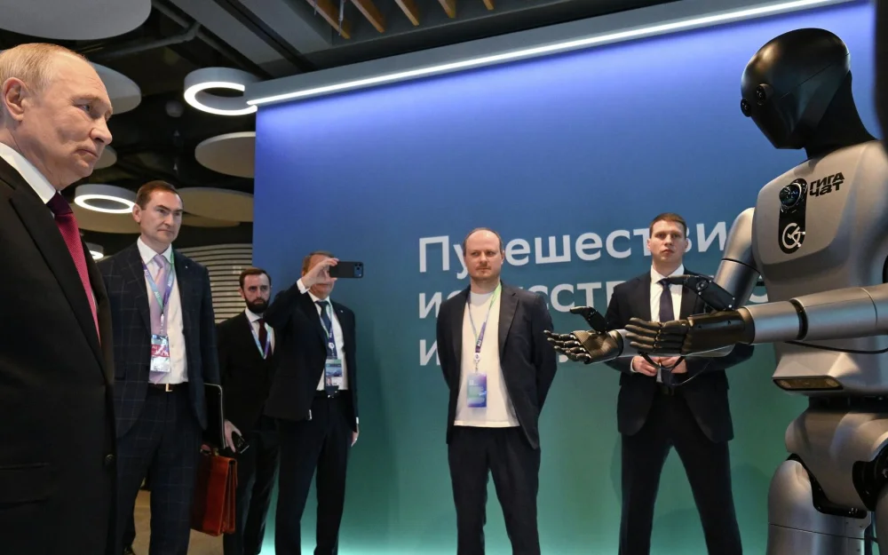 Разработчик рассказал, что доволен ИИ-роботом, который станцевал для Путина