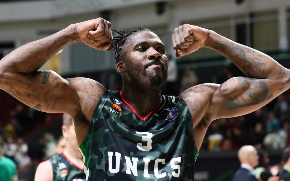 Швед оформил дабл-дабл в дебютном матче за УНИКС