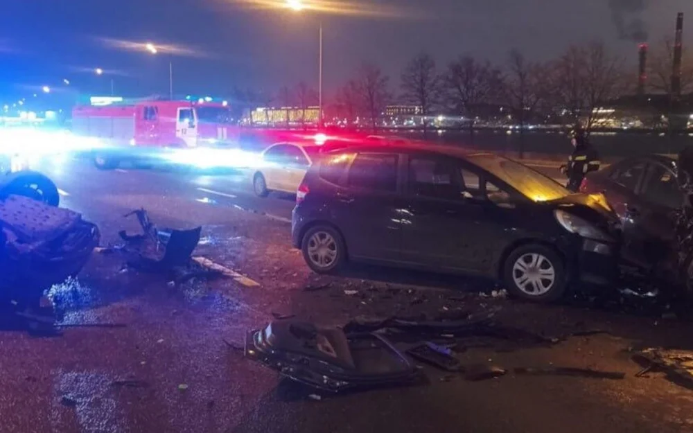 В Петербурге в ДТП с тремя иномарками погиб один человек