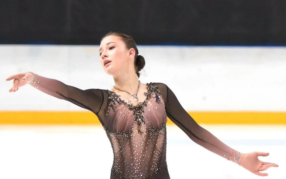 Акатьева снялась с этапа Гран-при из-за болей в ноге, сообщил источник