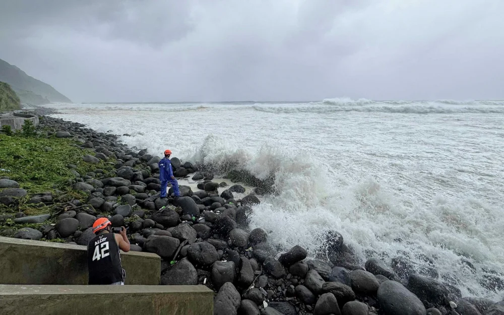 Число погибших в результате тайфуна на Филиппинах превысило 90 человек