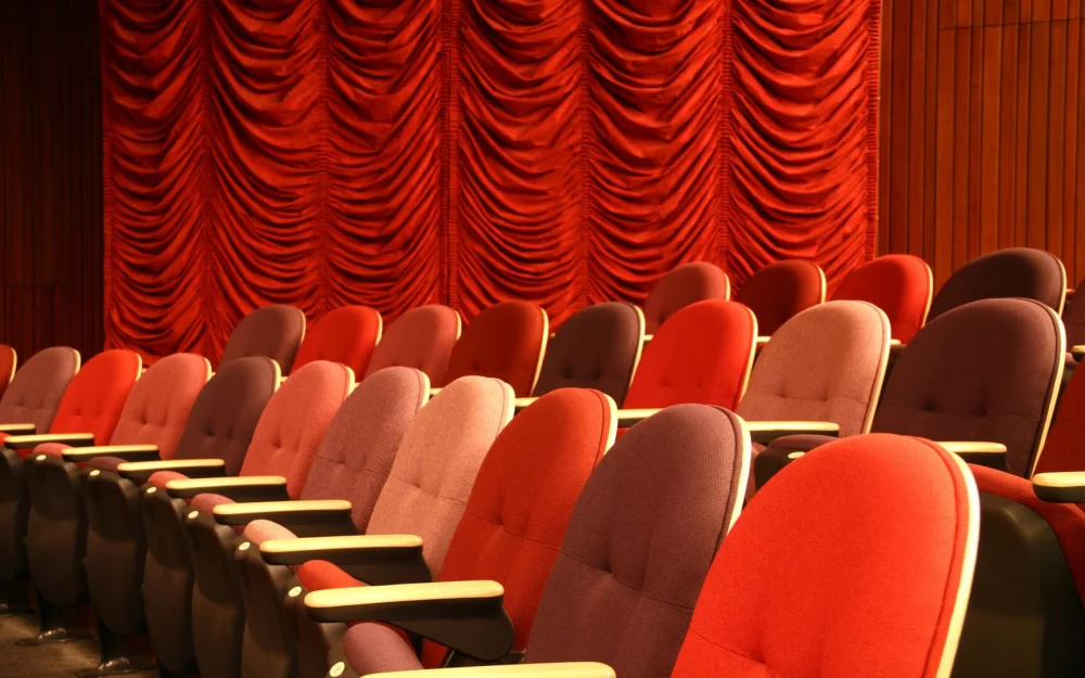 В Новом Манеже открылась выставка московских театральных художников