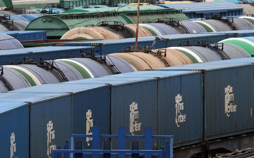 Груздев заявил об интересе России к сотрудничеству с Индией в области ж/д