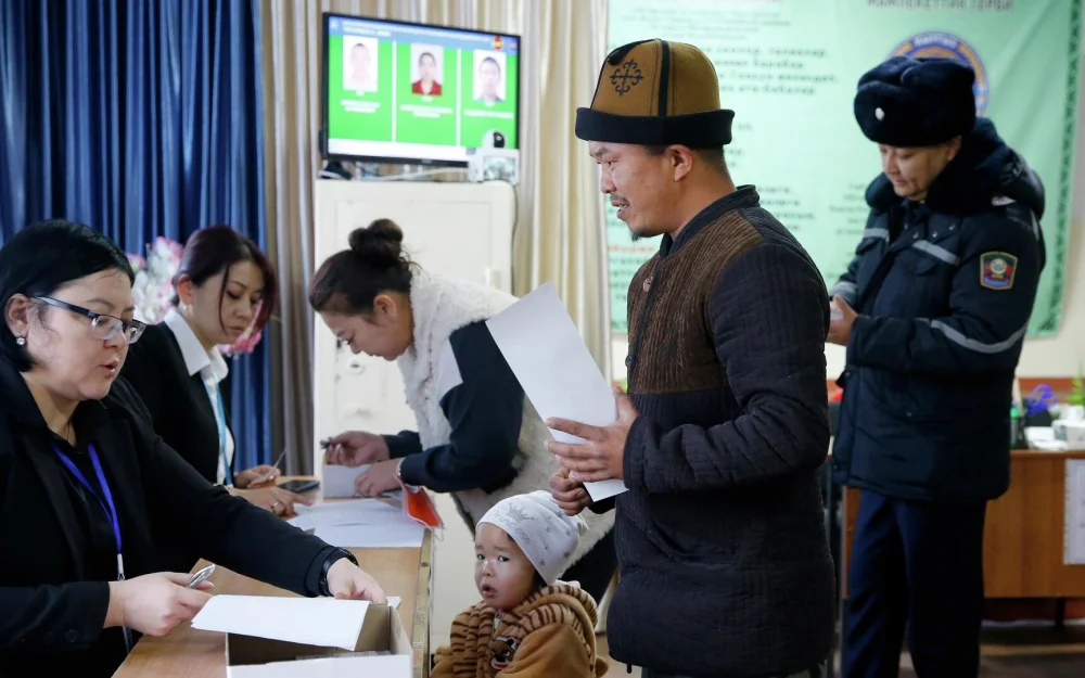 В выборах парламента Киргизии приняли участие более миллиона человек