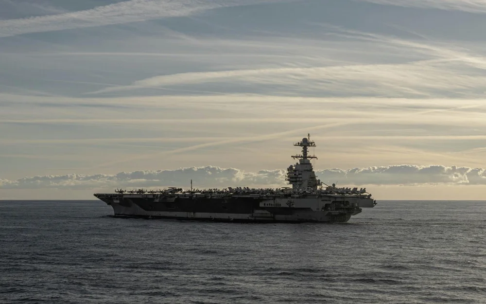 NYT рассказала, зачем Трамп размещает авианосец у берегов Венесуэлы