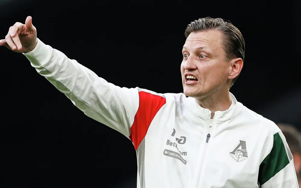 Локомотив продлил контракт с  Галактионовым