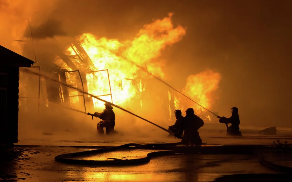 Пожар на свинокомплексе на Сахалине локализовали