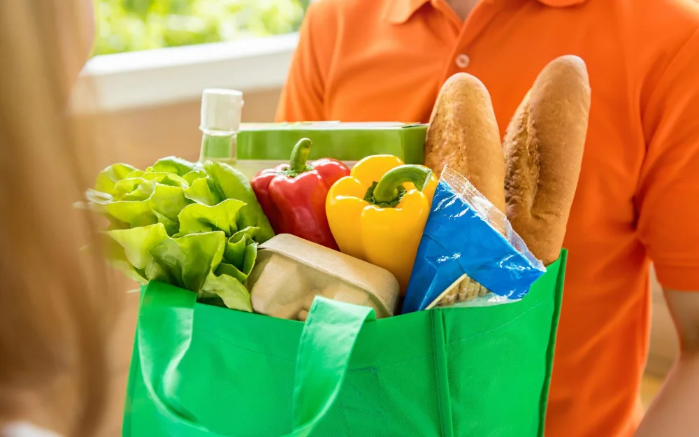 Россияне старше 55 лет стали чаще заказывать доставку еды