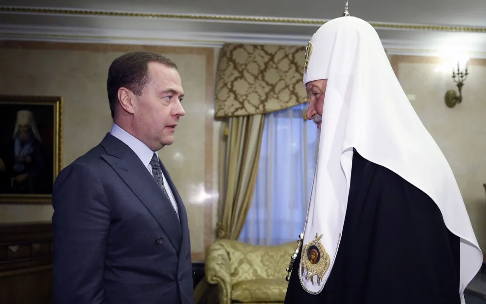 Патриарх Кирилл наградил Медведева орденом