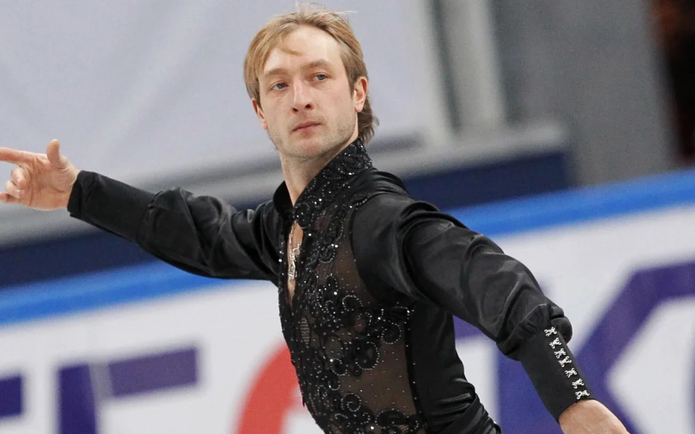 Плющенко с учениками не смог вовремя вылететь в Омск из-за БПЛА