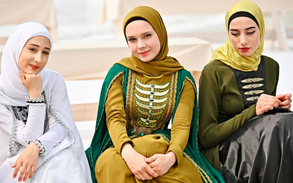 Минкульт Чечни напомнил о разграничении мужского и женского в нацкостюмах