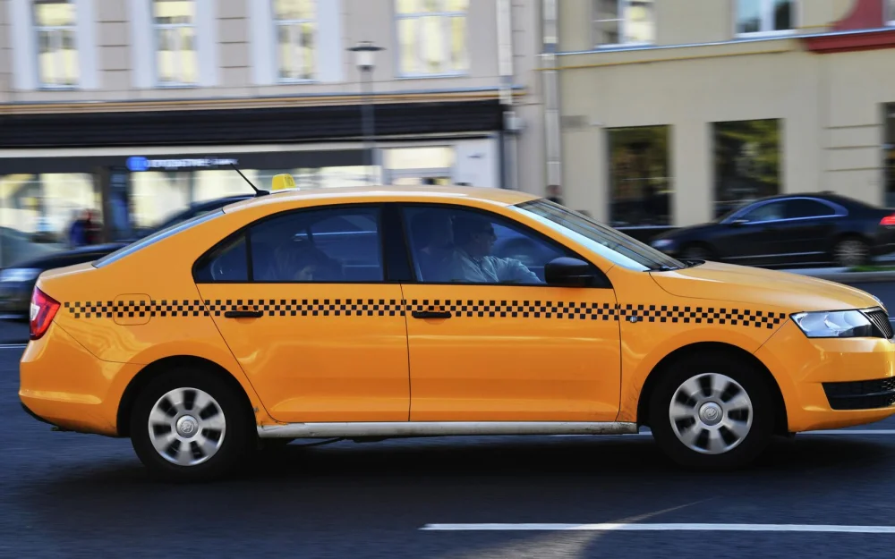 Таксистам могут разрешить работать на личных автомобилях