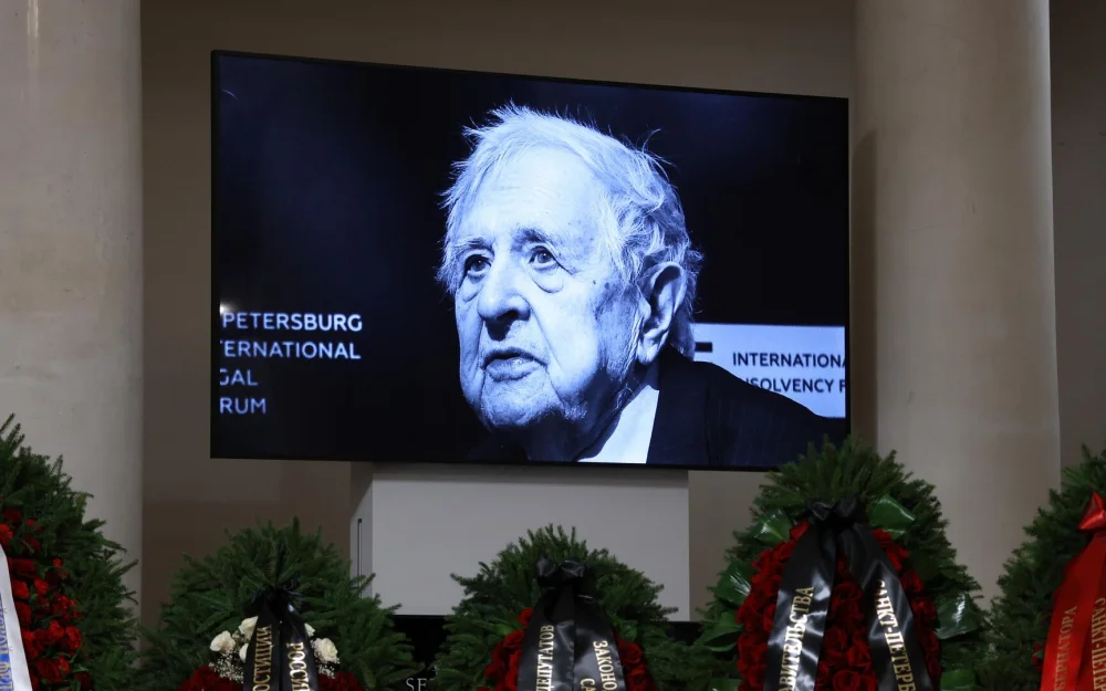 В Петербурге прошло прощание с почетным профессором СПбГУ Толстым