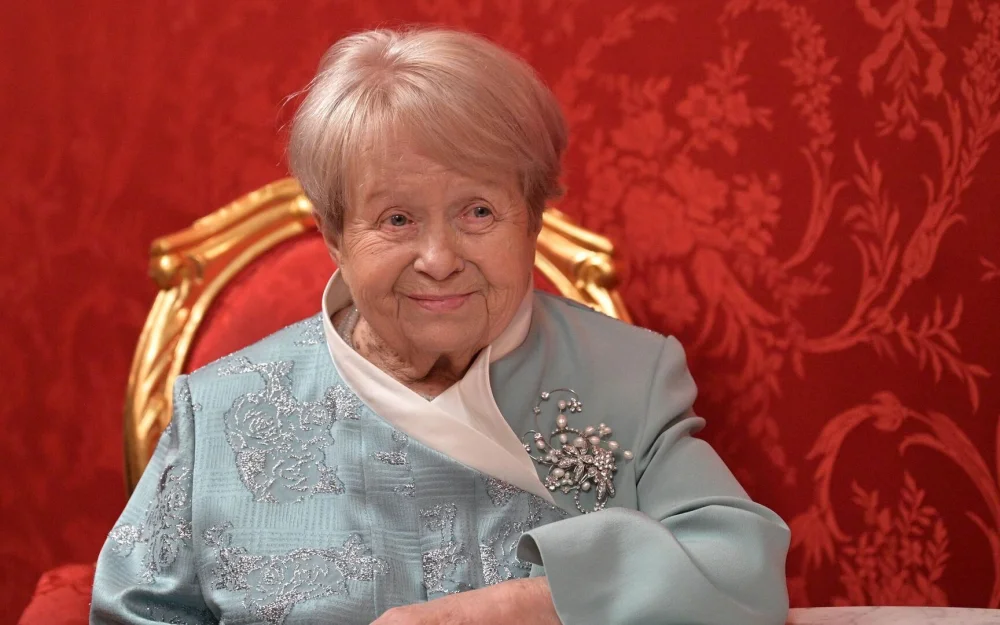 Волгоградский губернатор поздравил Пахмутову с 96-летием