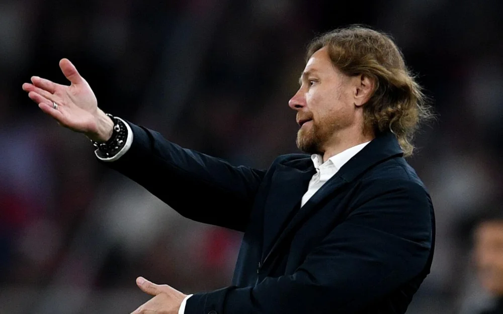 Карпин раскритиковал качество поля стадиона в Петербурге