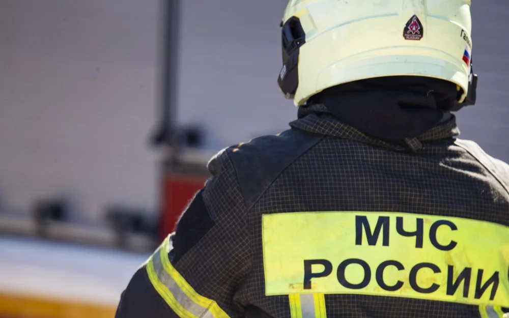 В Оренбурге загорелась кровля жилого дома