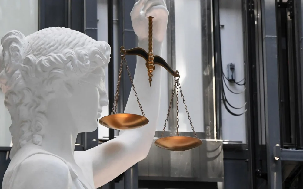 Экс-чиновницу в Хакасии обвинили в махинациях с пособиями для детей-сирот