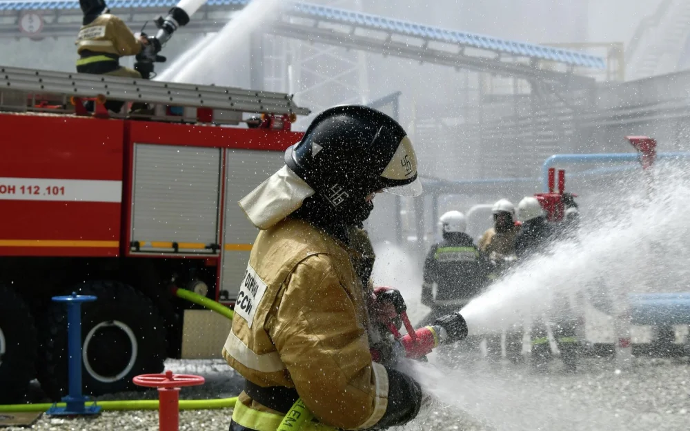 В порту Кавказ загорелся буксир