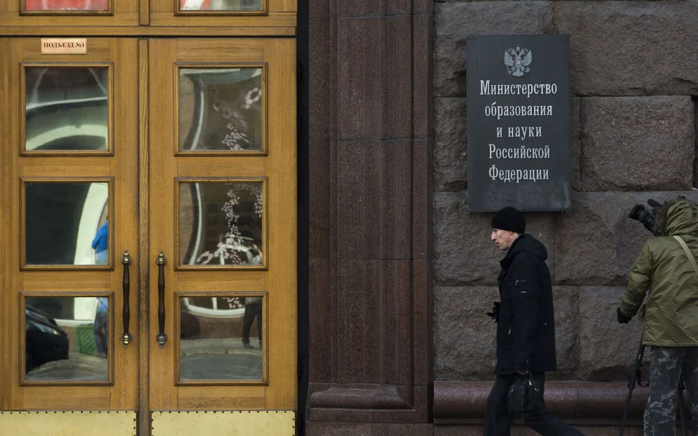 Минобрнауки определило виды материальной поддержки студентов с детьми