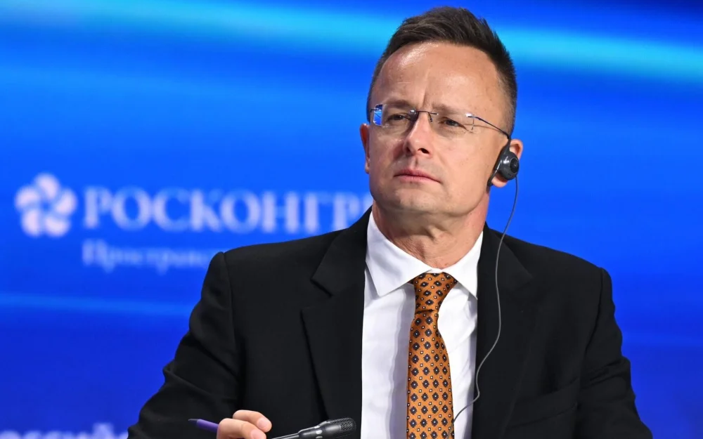 США исключили поставки газа в Венгрию из санкций бессрочно, заявил Сийярто