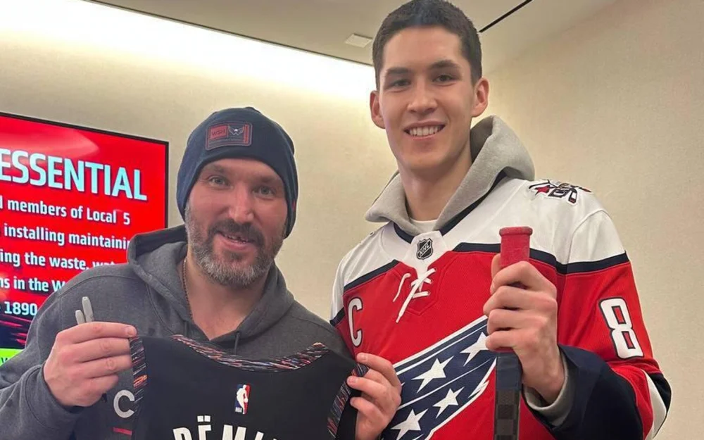 Демин встретился с Овечкиным после матча НХЛ