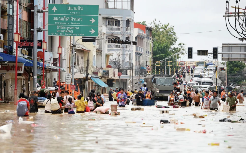 Число погибших при наводнении на юге Таиланда достигло 162 человек