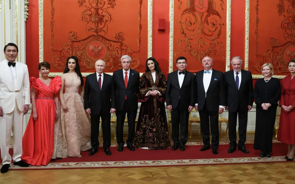 Путин пообщался с Гергиевым на концерте артистов из Казахстана