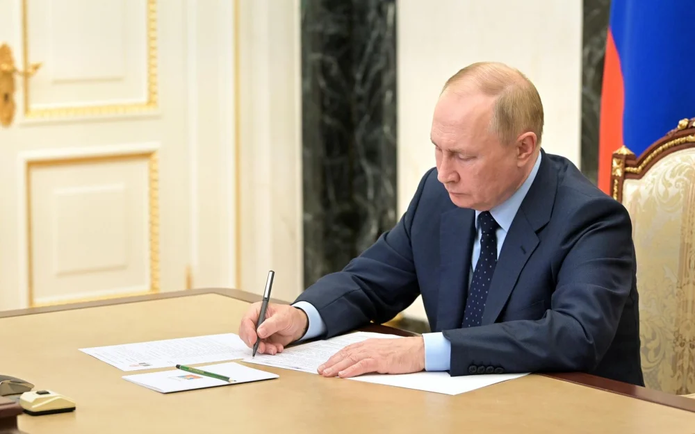 Путин поручил разработать стандарт государственно-частного взаимодействия