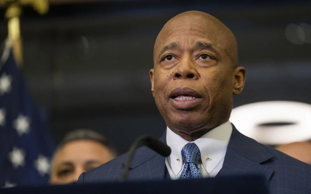 Мэр Нью-Йорка назвал революционной идеей мусорные баки с крышками