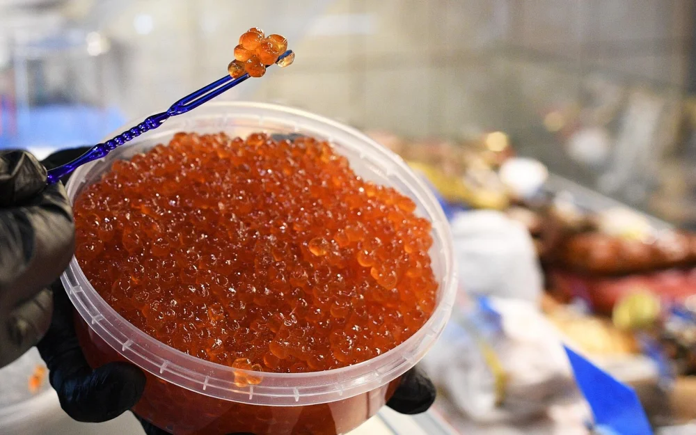 В российских магазинах не продали более 47 тысяч банок икры