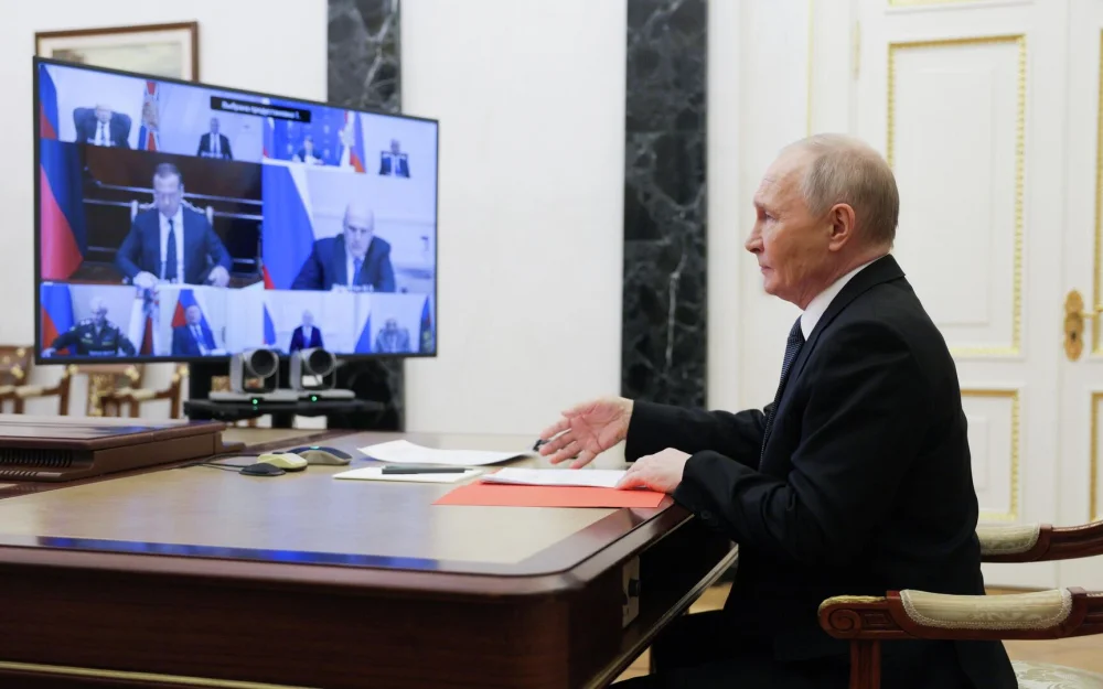 Путин обсудил с СБ противодействие правонарушениям с использованием IT