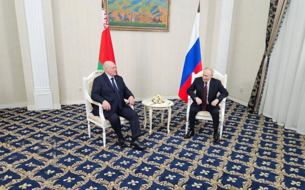 Путин заявил, что находится в постоянном контакте с Лукашенко