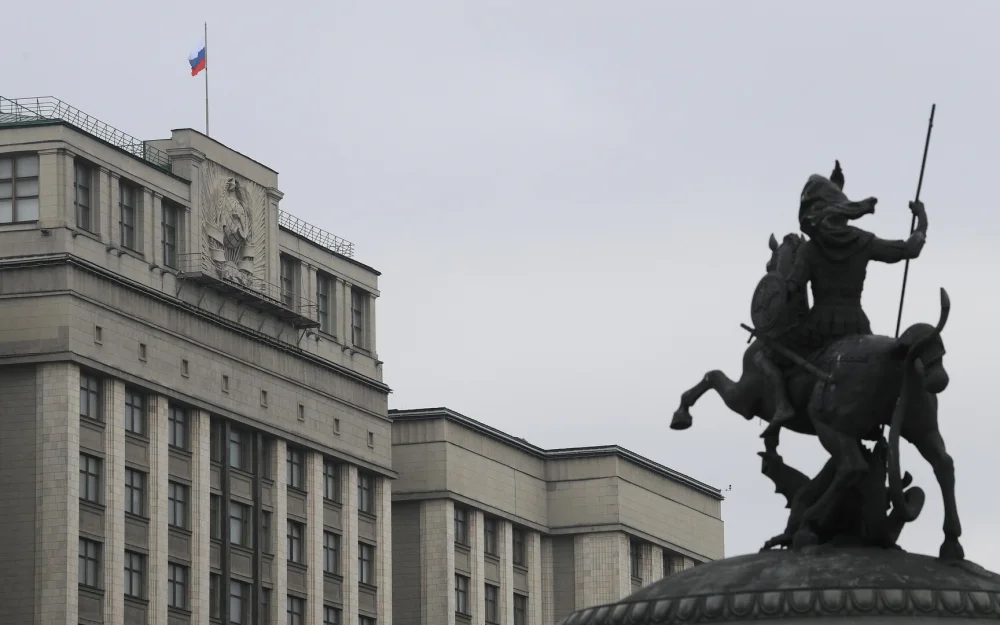 Госдума приняла закон о бесплатном профобучении для девятиклассников