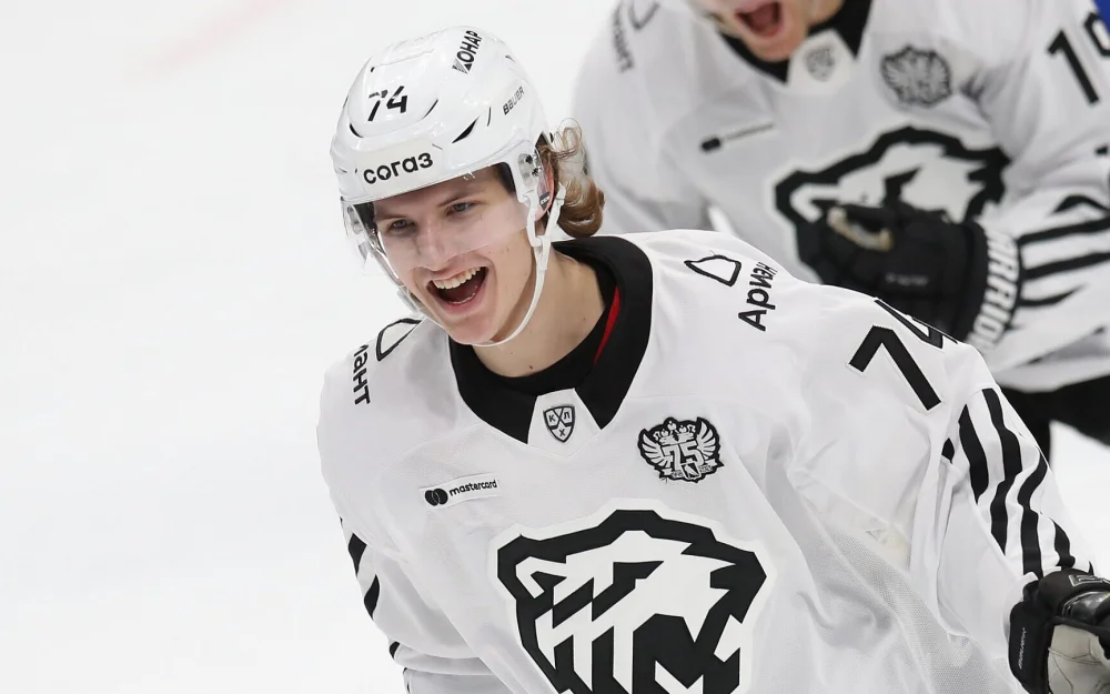 Клуб НХЛ выкупит контракт российского нападающего