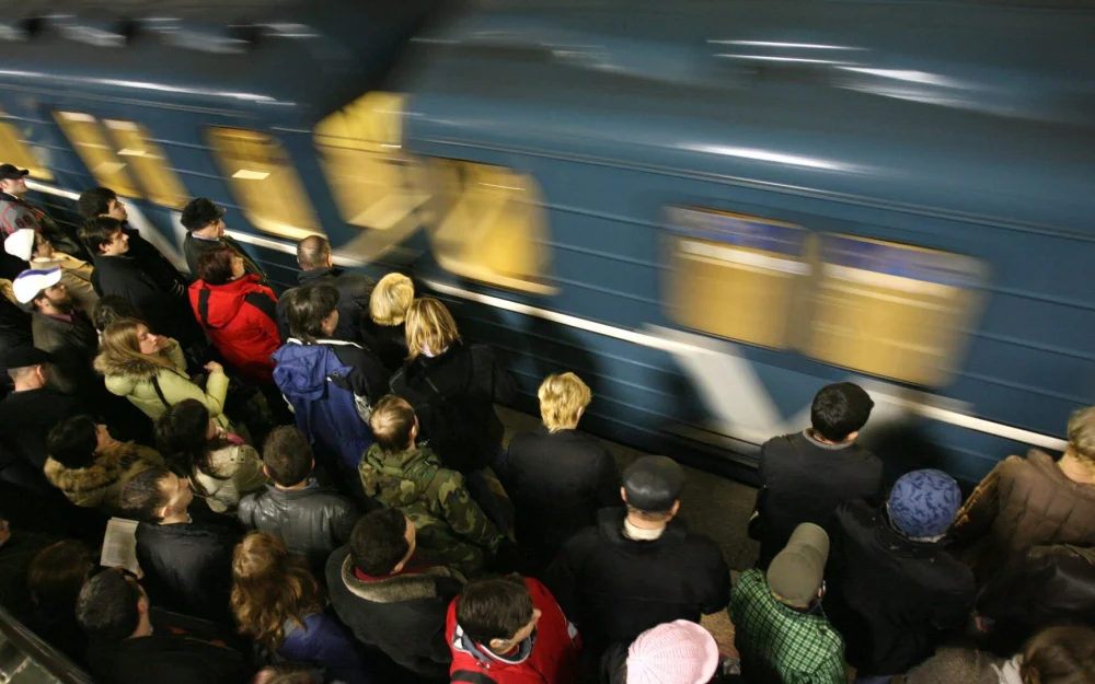 Московское метро отсудило убытки у пассажира, спустившегося на пути
