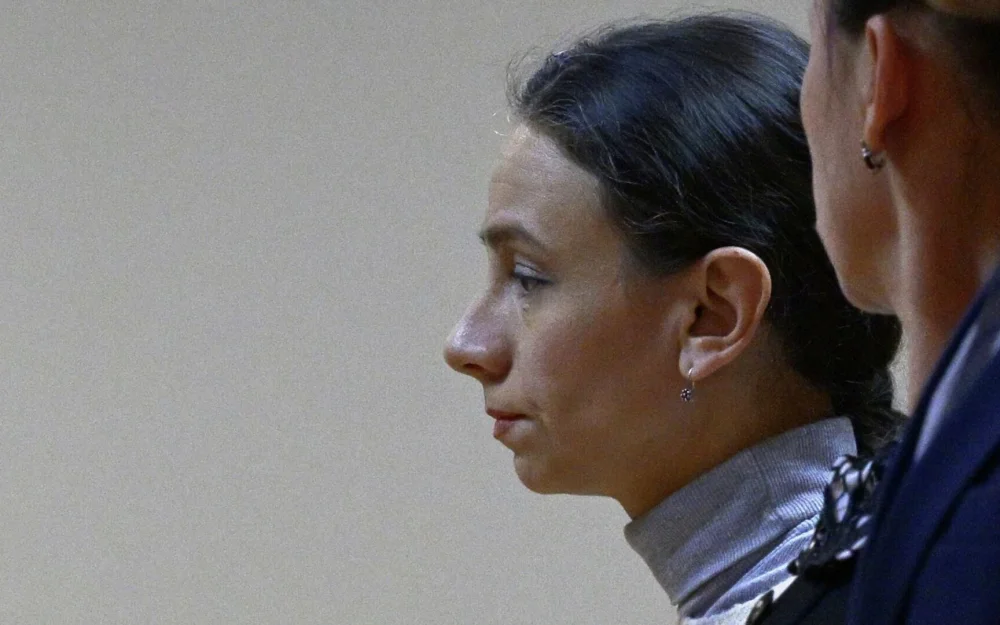 Осужденная за убийство мужа-рэпера Картрайта слушала приговор молча